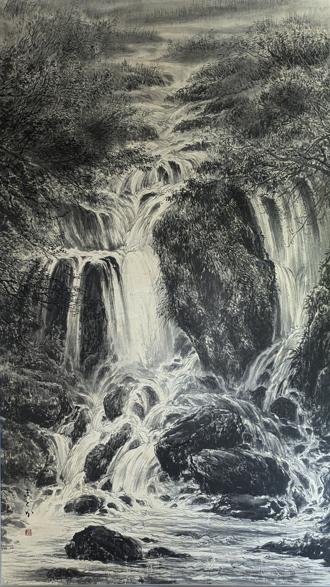 作品番号:11　滝壺 − 轟音と飛沫に宿る浄化の光